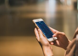 Ile zarabia dyrektor e commerce? Ile zarabia dyrektor e commerce?