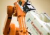 Roboty AutoStore a konflikt priorytetów – co dzieje się, gdy kilka pilnych zamówień trafia do systemu jednocześnie? roboty autostore